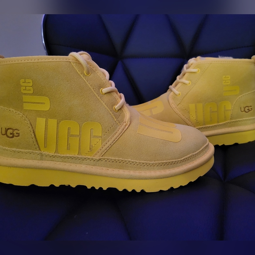 Brand new ✨️ Ugg boot, kid's size-4 or women's size-5.5